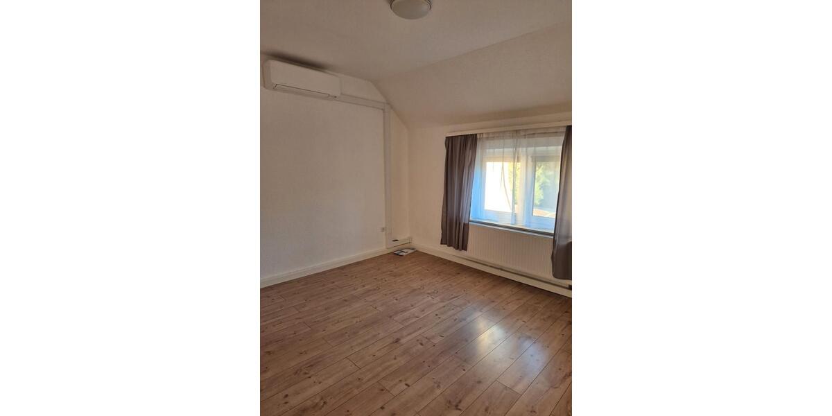 Dachgeschoßwohnung Bochum Eppendorf - 3 Zimmer, 85 m&sup2;, 1.050&euro; | Angebot:26149257