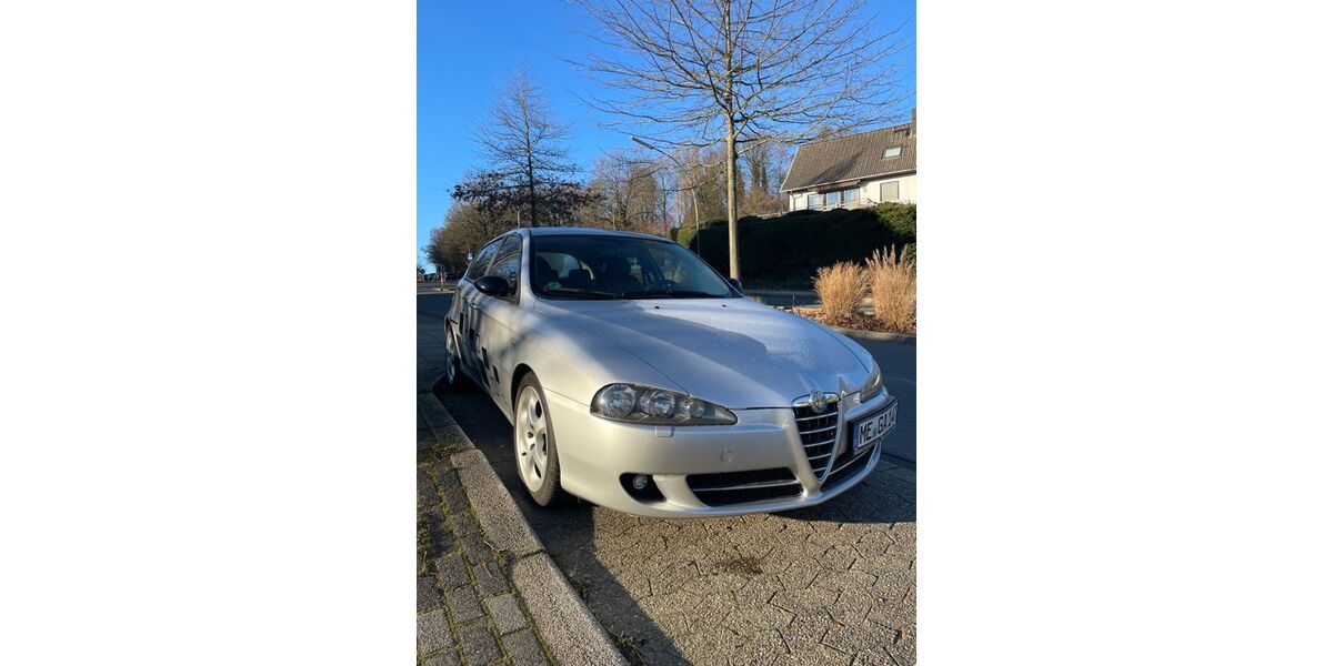 Alfa Romeo 147 128.000 km 3.790 &euro; Velbert 42549