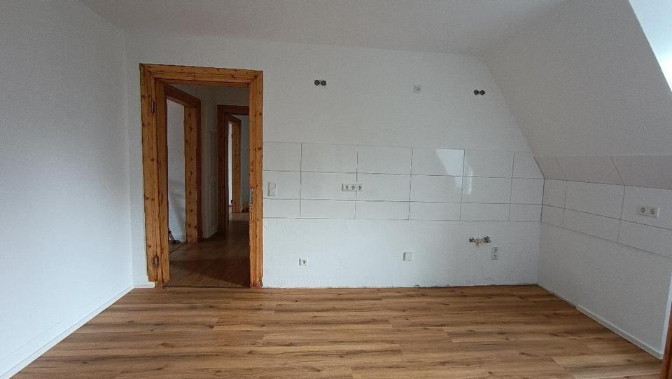 Dachgeschoßwohnung Wuppertal Gemarkung Langerfeld - 4 Zimmer, 100 m&sup2;, 1.000&euro; | Angebot:26324943