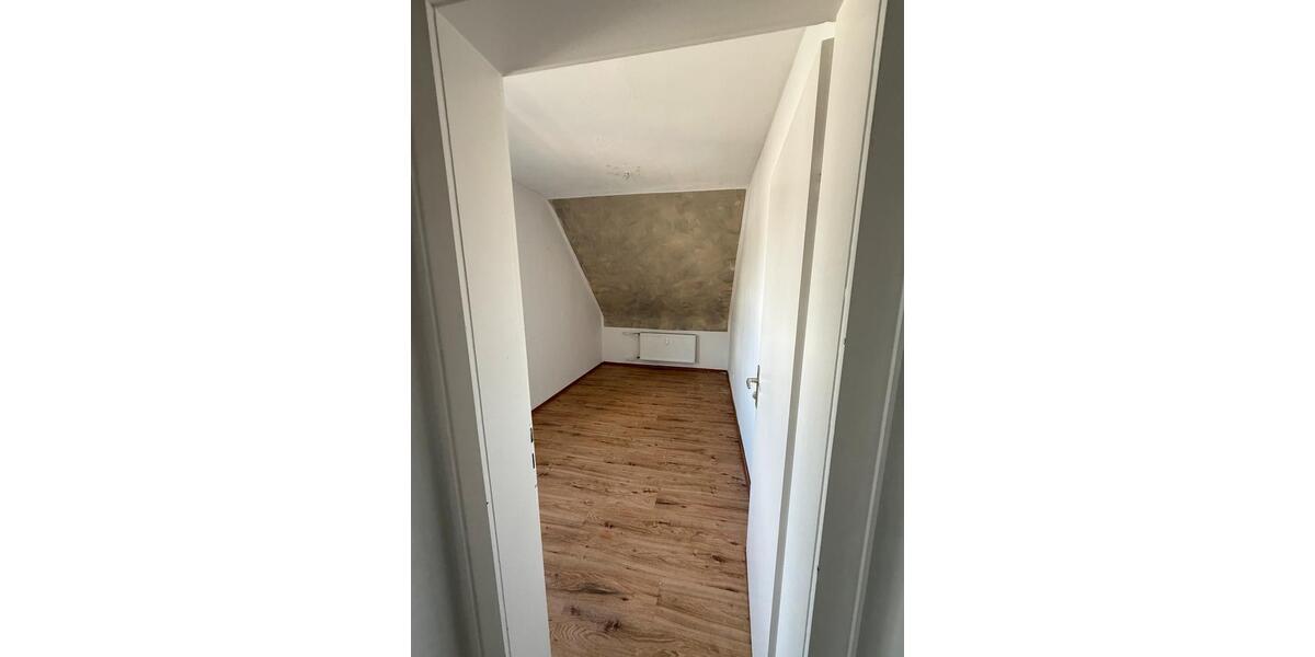 Dachgeschoßwohnung Gladbeck - 4.5 Zimmer, 83 m&sup2;, 750&euro; | Angebot:26231896