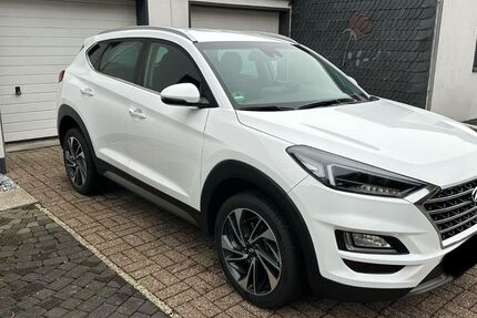 Hyundai TUCSON 102.000 km 15.900 &euro; Velbert 42549