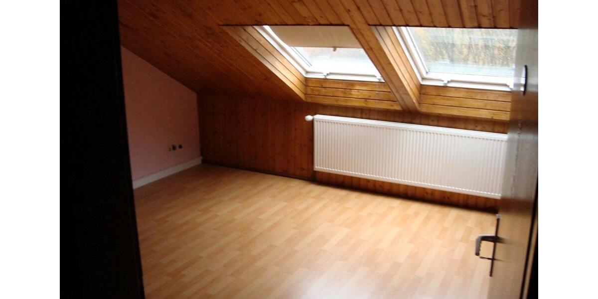 Reihenhaus Radevormwald - 6 Zimmer, 147 m&sup2;, 1.000&euro; | Angebot:26335413