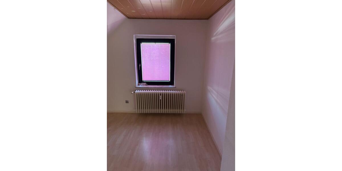 Dachgeschoßwohnung Oberhausen Biefang - 3.5 Zimmer, 72 m&sup2;, 860&euro; | Angebot:26336385