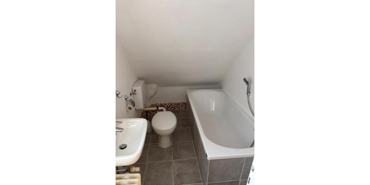 Dachgeschoßwohnung Oberhausen Biefang - 3.5 Zimmer, 72 m&sup2;, 860&euro; | Angebot:26336385