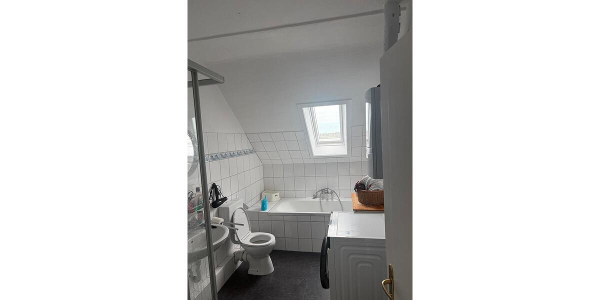 Dachgeschoßwohnung Remscheid Lüttringhausen - 4 Zimmer, 72 m&sup2;, 860&euro; | Angebot:26120902