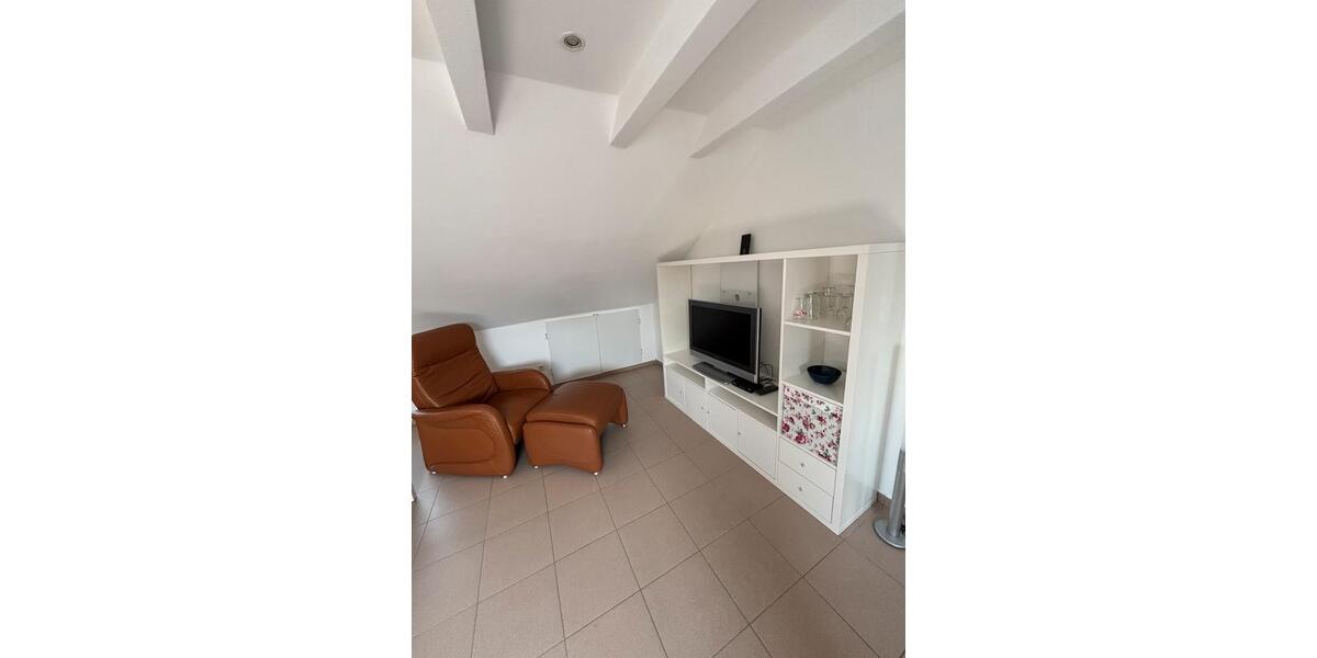 Dachgeschoßwohnung Essen Stadtbezirk VI - 1 Zimmer, 40 m&sup2;, 420&euro; | Angebot:26407189