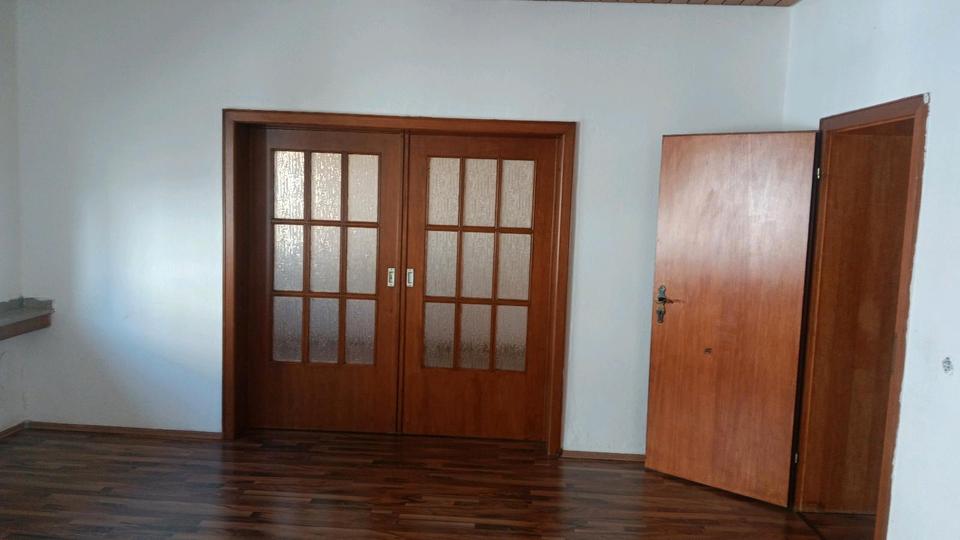 Etagenwohnung Velbert Velbert-Mitte - 4 Zimmer, 100 m&sup2;, 900&euro; | Angebot:26056073