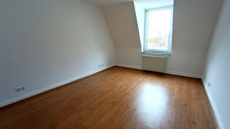 Dachgeschoßwohnung Wuppertal Gemarkung Langerfeld - 4 Zimmer, 100 m&sup2;, 1.000&euro; | Angebot:26324943