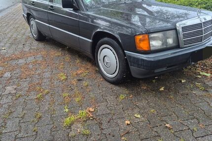 Mercedes-Benz 190 242.300 km 2.450 &euro; Essen 45899