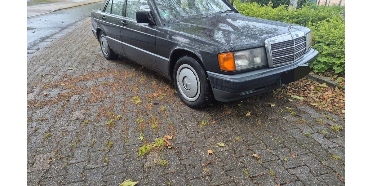 Mercedes-Benz 190 242.300 km 2.450 &euro; Essen 45899