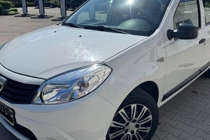 Dacia Sandero 109.000 km 2.999 &euro; Essen 45133