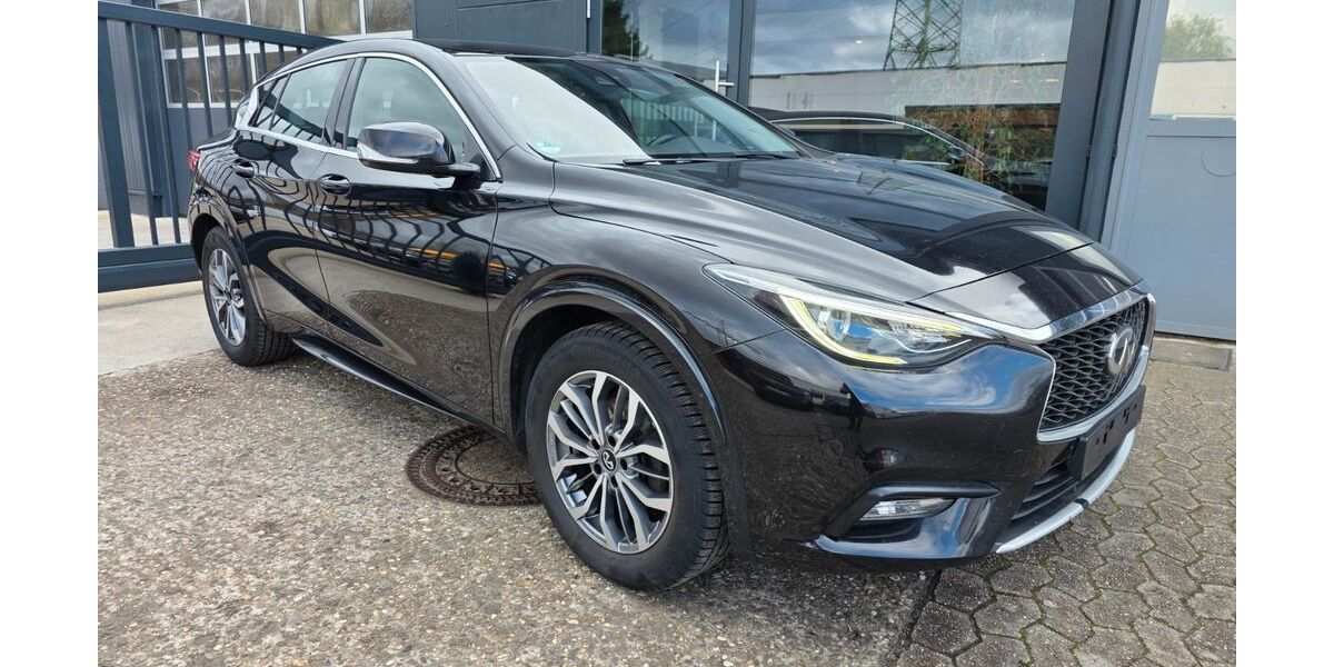 INFINITI Q30 183.544 km 7.490 &euro; Essen 45279