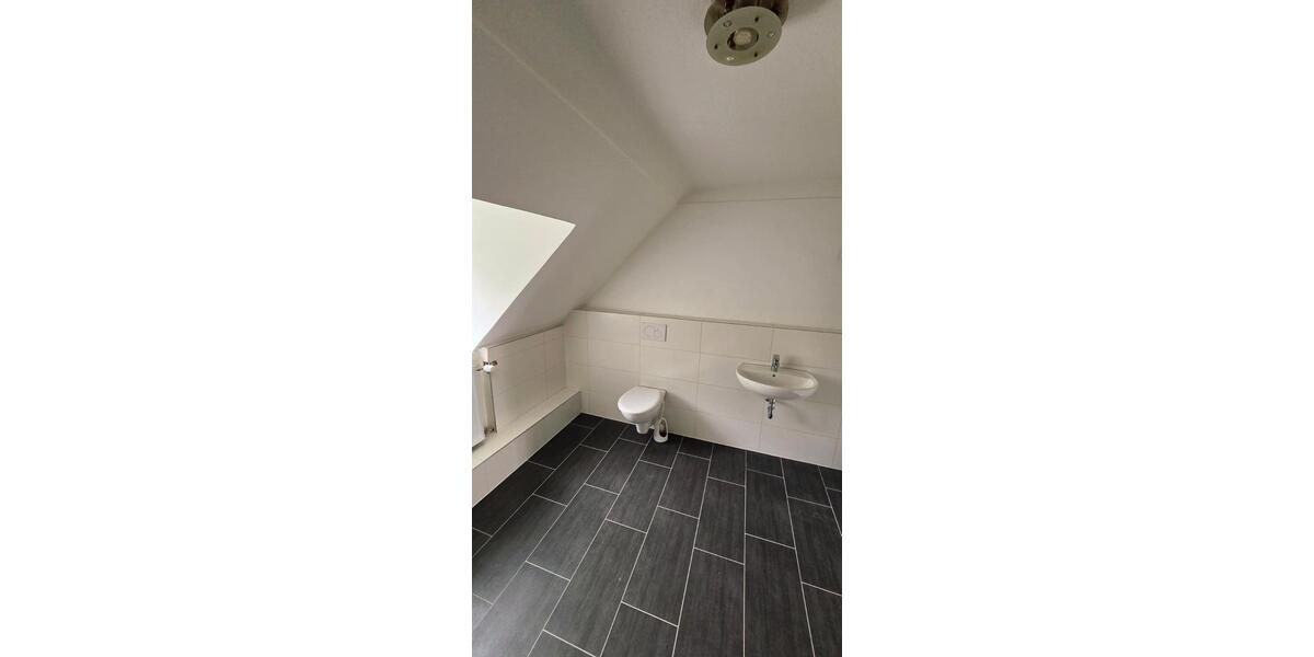 Dachgeschoßwohnung Wuppertal Arrenberg - 2 Zimmer, 75 m&sup2;, 630&euro; | Angebot:25125200