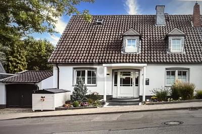 LUXURIÖSES TRAUMHAUS MIT POOL - Haus Essen Stadtbezirk II | Angebot:26061963
