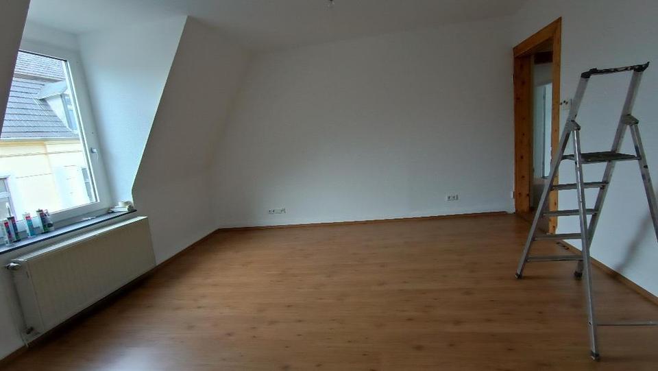 Dachgeschoßwohnung Wuppertal Gemarkung Langerfeld - 4 Zimmer, 100 m&sup2;, 1.000&euro; | Angebot:26324943