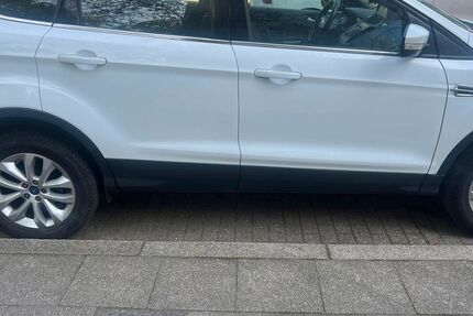 Ford Kuga 93.300 km 9.600 &euro; Essen 45276