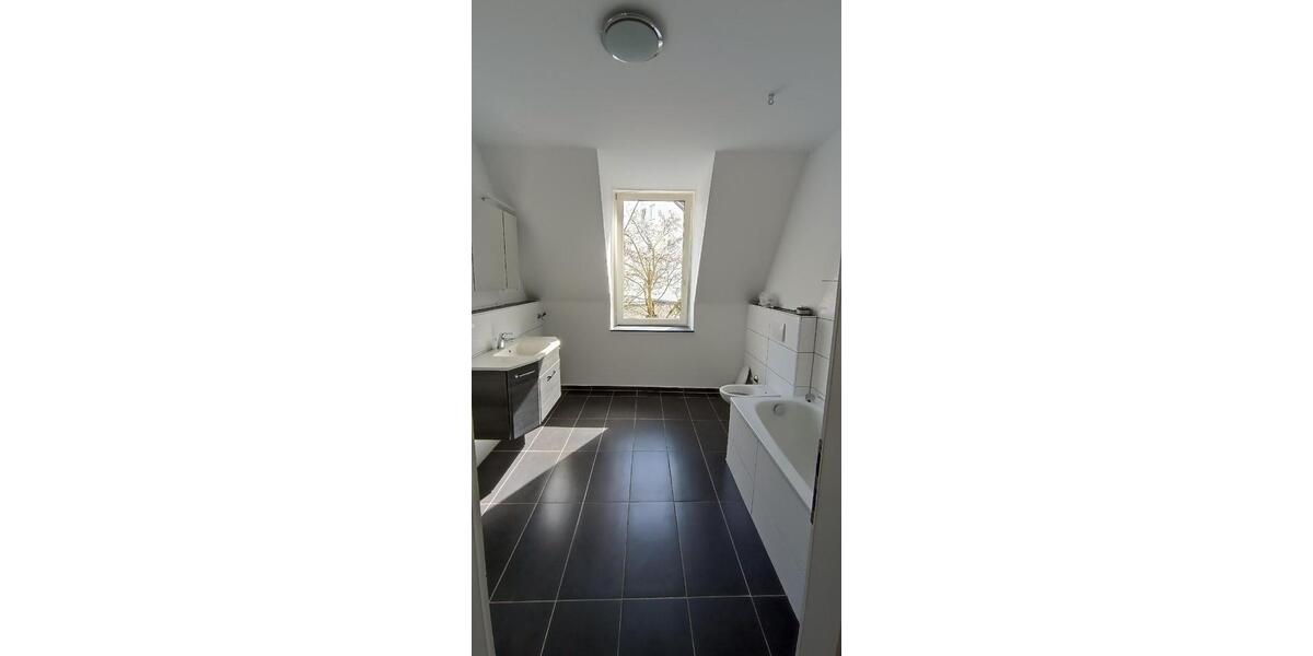 Dachgeschoßwohnung Wuppertal Gemarkung Langerfeld - 4 Zimmer, 100 m&sup2;, 1.000&euro; | Angebot:26324943