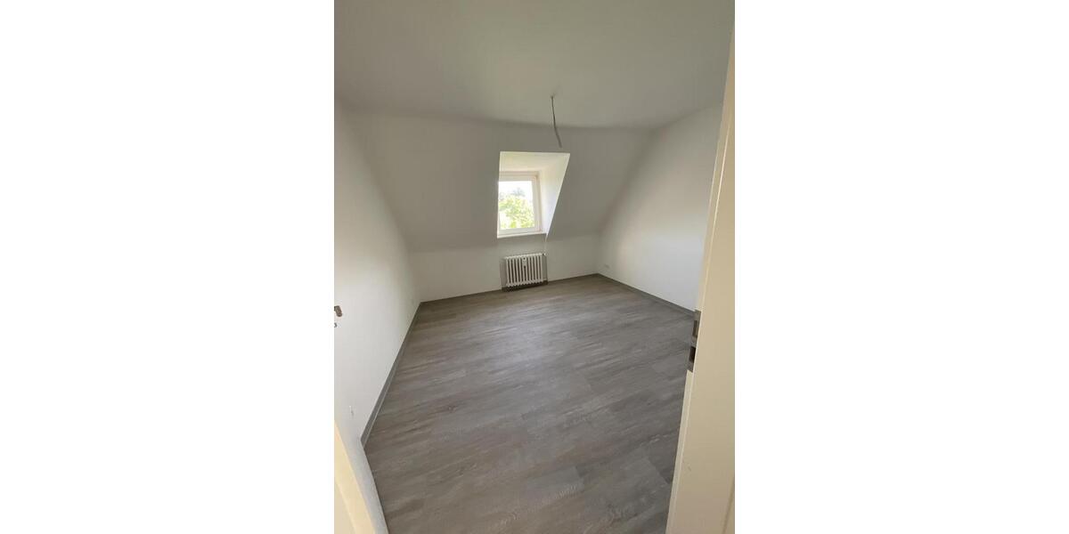 Dachgeschoßwohnung Gelsenkirchen Ückendorf - 2.5 Zimmer, 40 m&sup2;, 299&euro; | Angebot:26232615