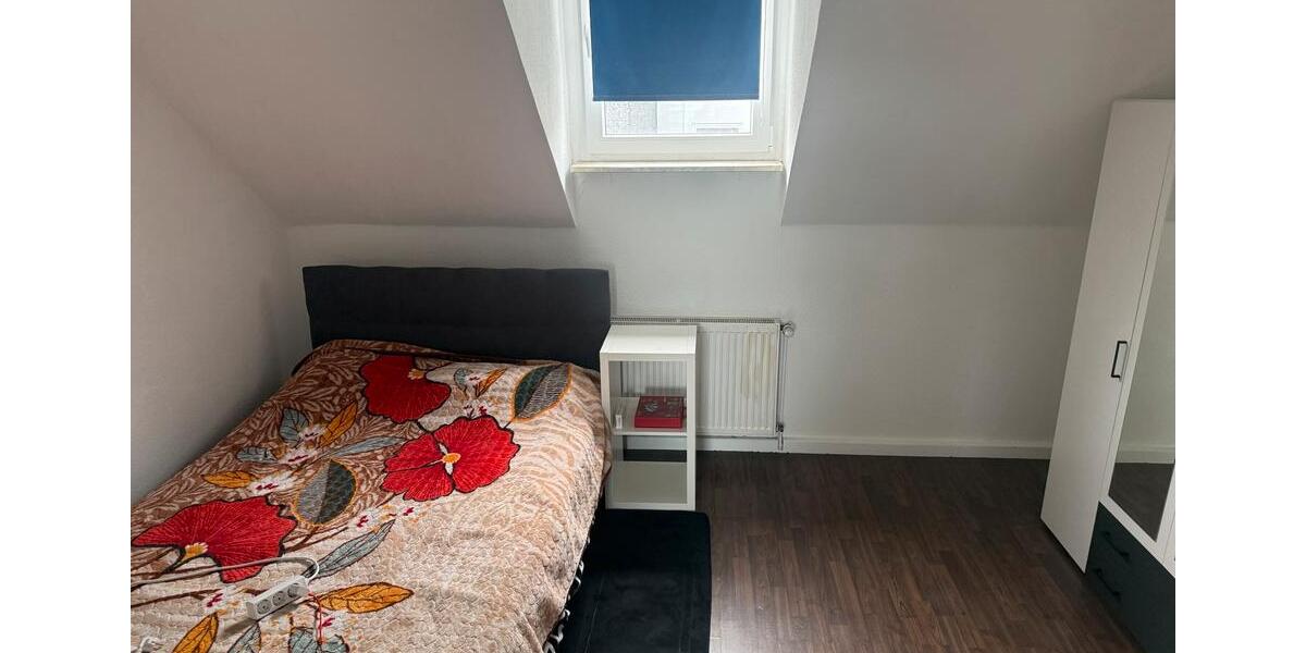Dachgeschoßwohnung Remscheid Lüttringhausen - 4 Zimmer, 72 m&sup2;, 860&euro; | Angebot:26120902