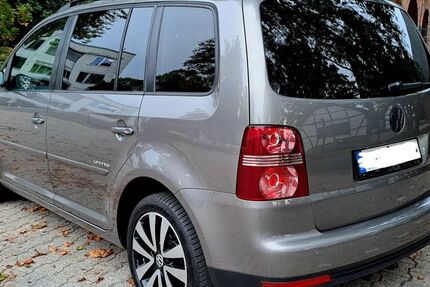 VW Touran 235.000 km 5.850 &euro; Witten 58456