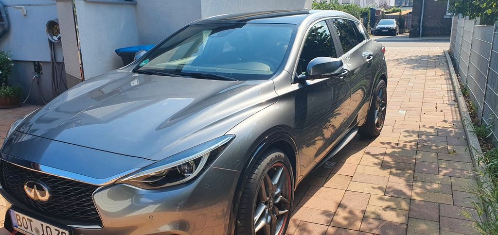INFINITI Q30 110.000 km 13.200 &euro; Oberhausen 46117