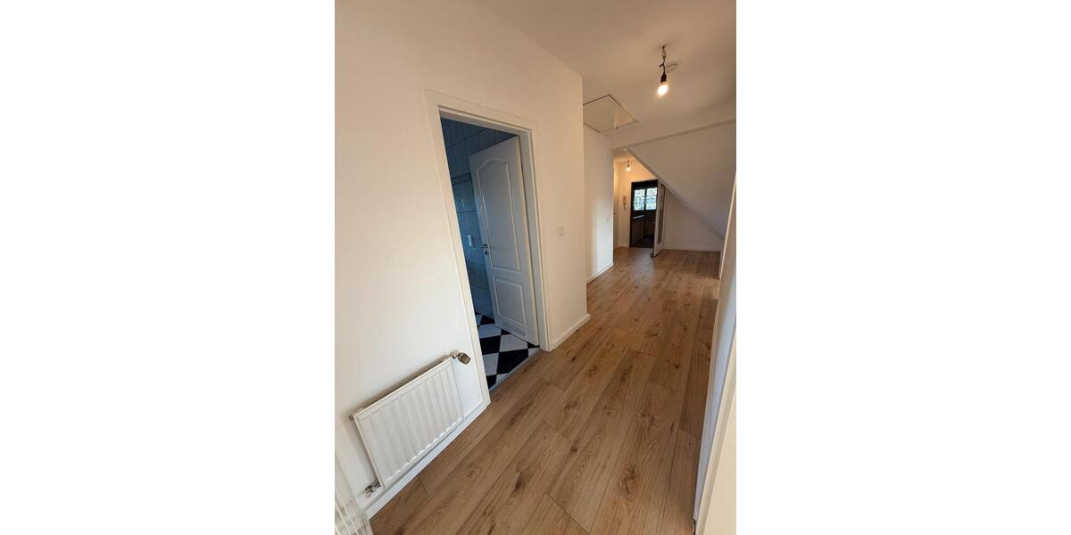 Dachgeschoßwohnung Remscheid Lüttringhausen - 2 Zimmer, 63 m&sup2;, 480&euro; | Angebot:26212295