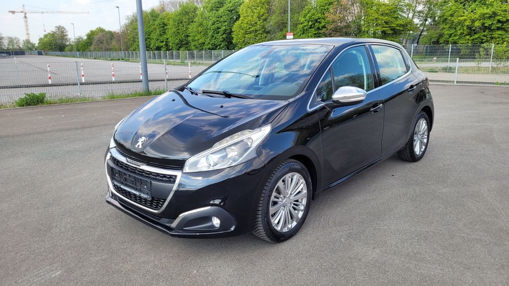 Peugeot 208 73.500 km 5.900 &euro; Essen 45356
