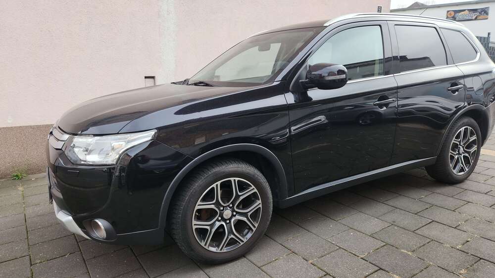 Mitsubishi Outlander 196.000 km 8.490 &euro; Duisburg 47198