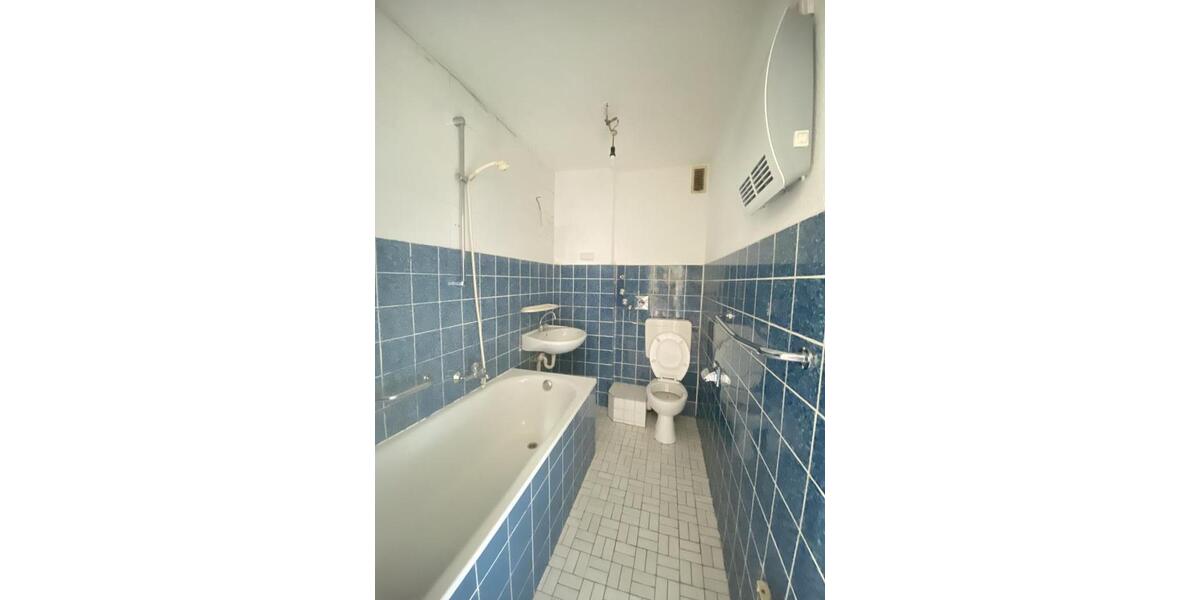 Dachgeschoßwohnung Solingen Mitte - 3 Zimmer, 69 m&sup2;, 679&euro; | Angebot:26254342