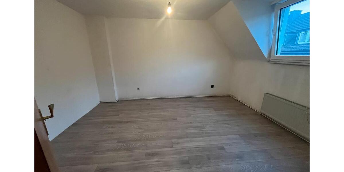 Dachgeschoßwohnung Oberhausen Osterfeld - 3.5 Zimmer, 75 m&sup2;, 650&euro; | Angebot:26237035