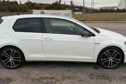 VW Golf 215.000 km 10.890 &euro; Remscheid 42897