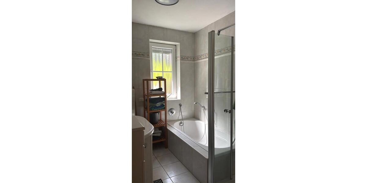 Erdgeschoßwohnung Solingen Wald - 3 Zimmer, 76 m&sup2;, 1.400&euro; | Angebot:26326002
