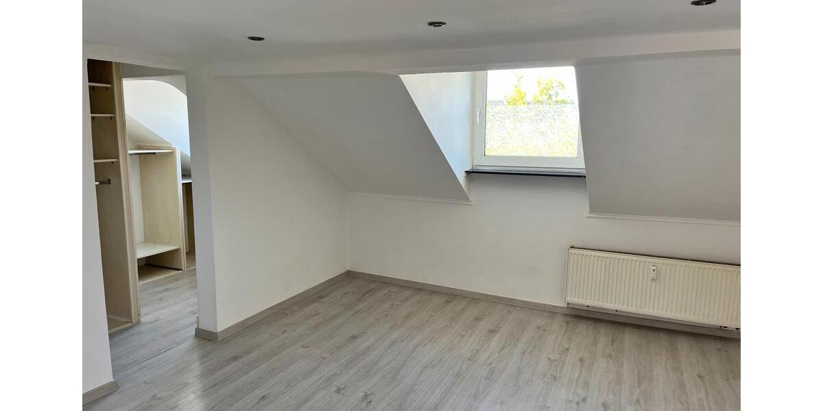 Dachgeschoßwohnung Oberhausen Alstaden - 2 Zimmer, 60 m&sup2;, 780&euro; | Angebot:26374083