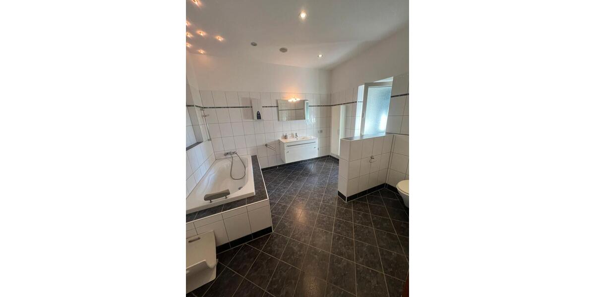 Einfamilienhaus Duisburg Mittelmeiderich - 4.5 Zimmer, 192 m&sup2;, 320.000&euro; | Angebot:27200480
