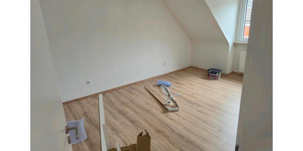 Dachgeschoßwohnung Essen Stadtbezirk VIII - 2.5 Zimmer, 57 m&sup2;, 760&euro; | Angebot:26347692