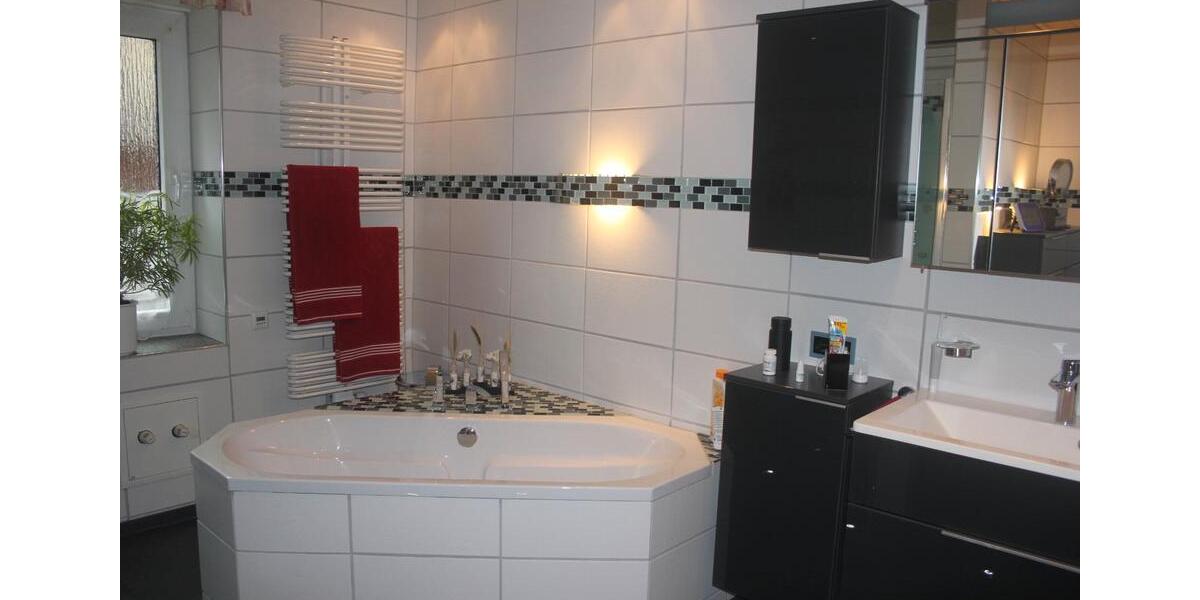 Erdgeschoßwohnung Gelsenkirchen Erle - 4 Zimmer, 180 m&sup2;, 240.000&euro; | Angebot:26020590