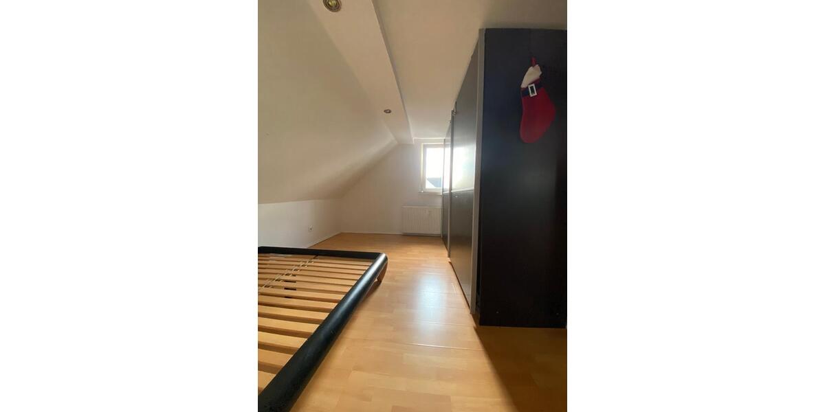Dachgeschoßwohnung Solingen Mitte - 3 Zimmer, 40 m&sup2;, 470&euro; | Angebot:26186554