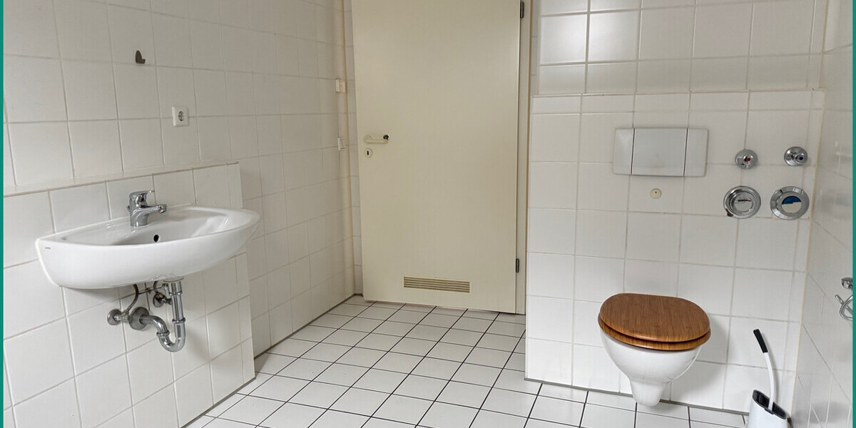 DREIFAMILIENHAUS IM STADTZENTRUM VON REMSCHEID – 2 WOHNEINHEITEN VERMIETET – MÖGLICHKEIT ZUM EIGENNU - Mehrfamilienhaus, Wohnhaus Remscheid Alt-Remscheid | Angebot:26846636