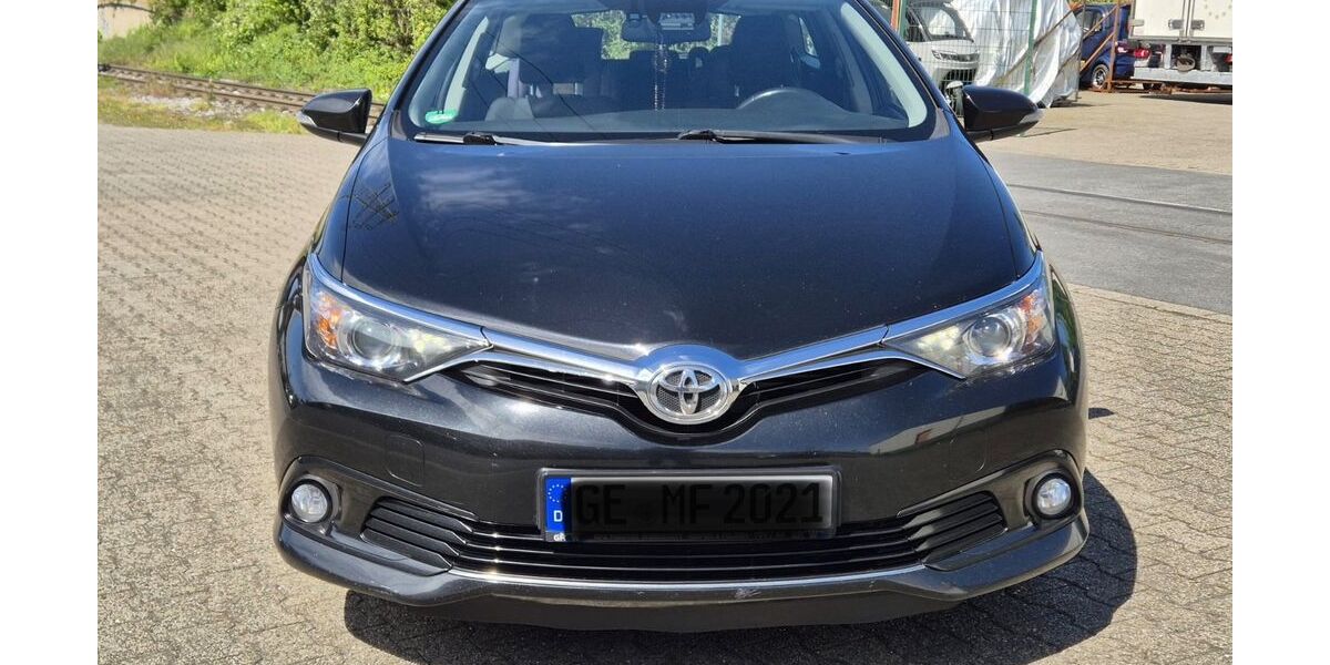 Toyota Auris 177.300 km 8.250 &euro; Gelsenkirchen 45881