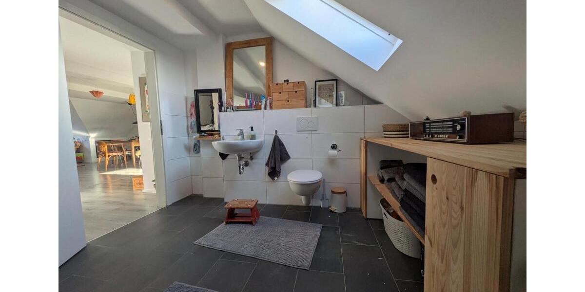Dachgeschoßwohnung Bochum Günnigfeld - 4 Zimmer, 110 m&sup2;, 1.175&euro; | Angebot:26229036