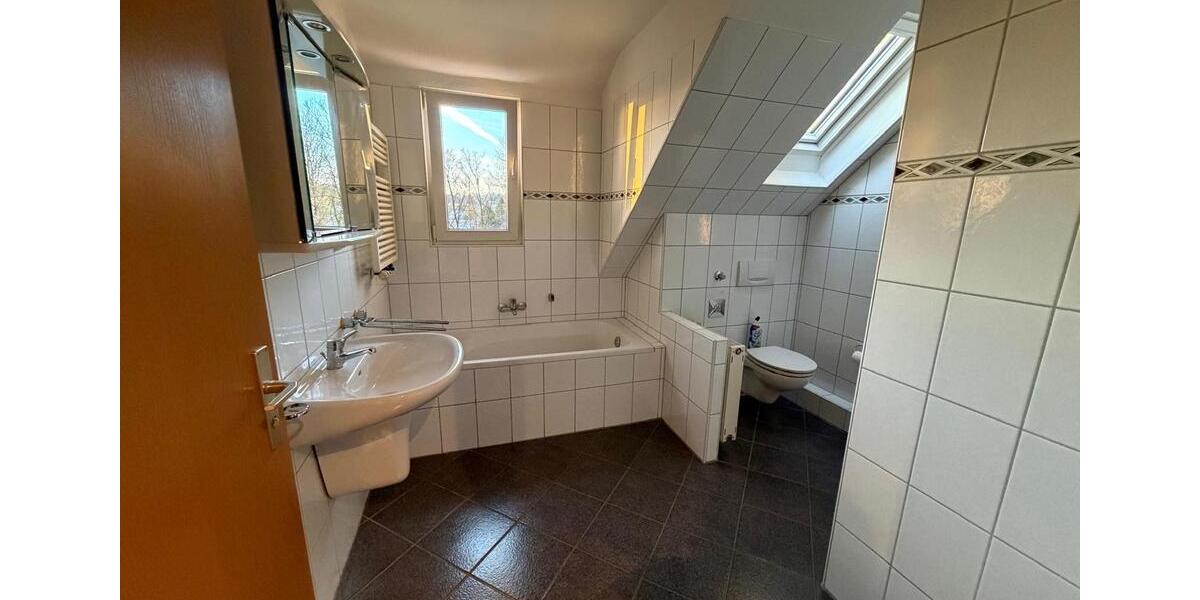 Dachgeschoßwohnung Remscheid Reinshagen - 1 Zimmer, 68 m&sup2;, 660&euro; | Angebot:26060263