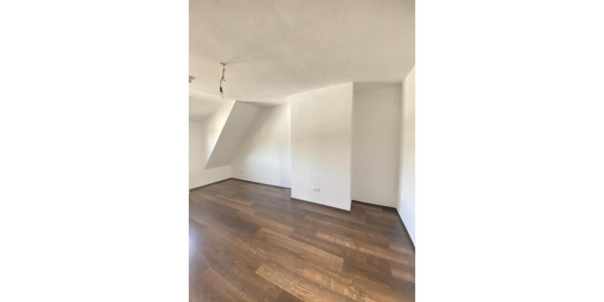 Dachgeschoßwohnung Solingen Mitte - 3 Zimmer, 69 m&sup2;, 679&euro; | Angebot:26254342