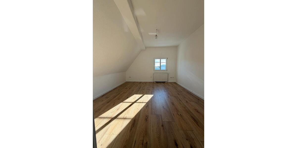 Dachgeschoßwohnung Remscheid Lüttringhausen - 2 Zimmer, 63 m&sup2;, 480&euro; | Angebot:26212295