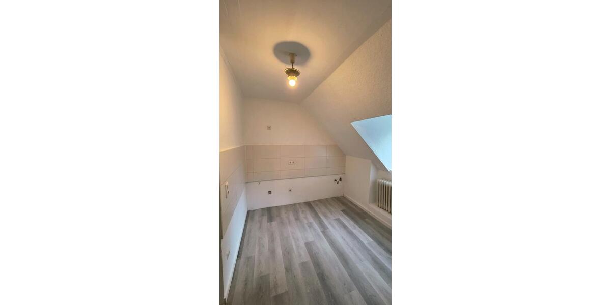 Dachgeschoßwohnung Wuppertal Arrenberg - 2 Zimmer, 75 m&sup2;, 630&euro; | Angebot:25125200
