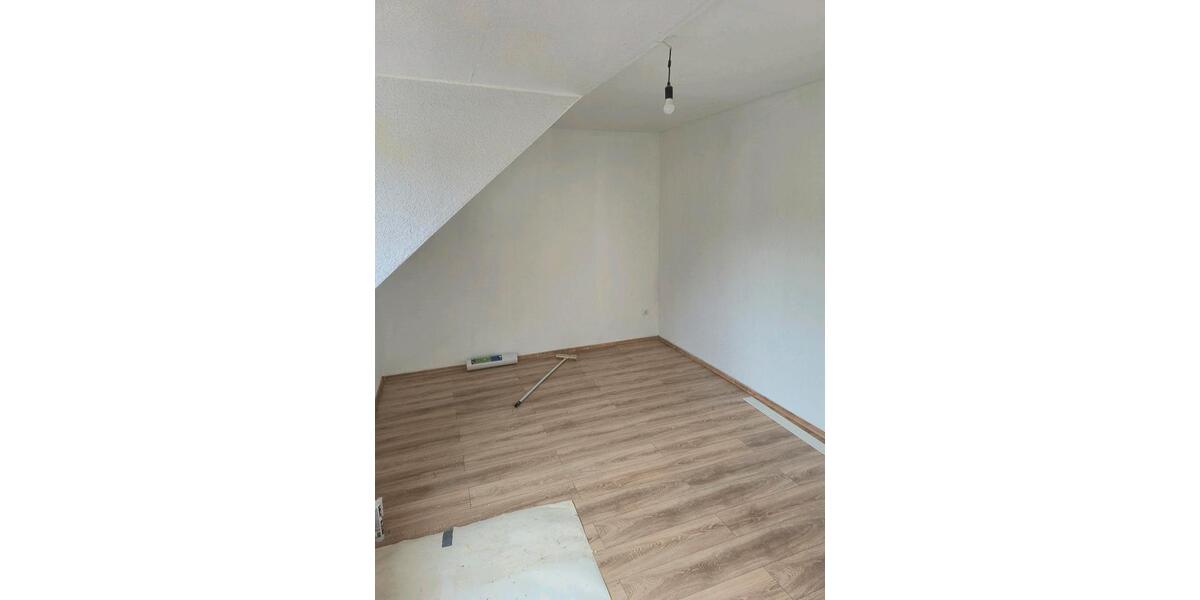 Dachgeschoßwohnung Essen Stadtbezirk VIII - 2.5 Zimmer, 57 m&sup2;, 760&euro; | Angebot:26347692