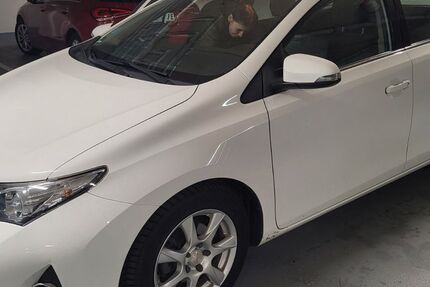 Toyota Auris Touring Sports 136.000 km 8.000 &euro; Bochum 44789