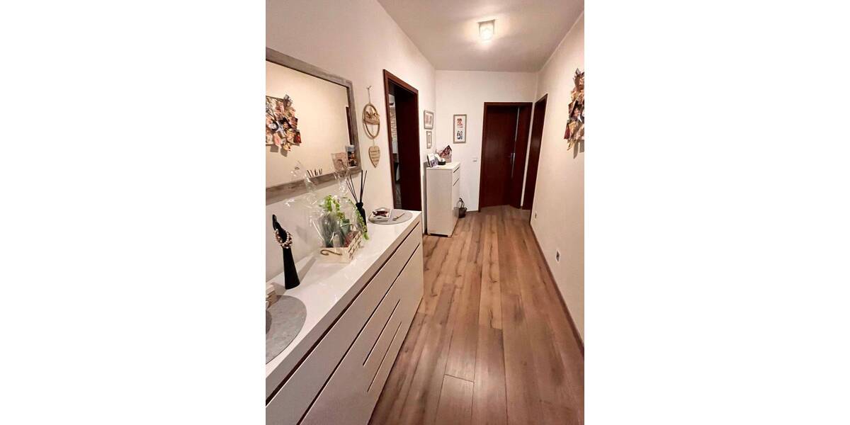 Etagenwohnung Velbert Mitte - 5 Zimmer, 91 m&sup2;, 279.000&euro; | Angebot:26345138