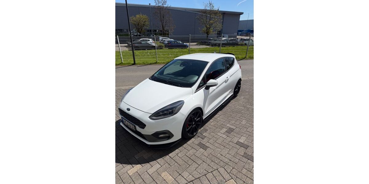 Ford Fiesta 127.000 km 13.900 &euro; Hückeswagen 42499