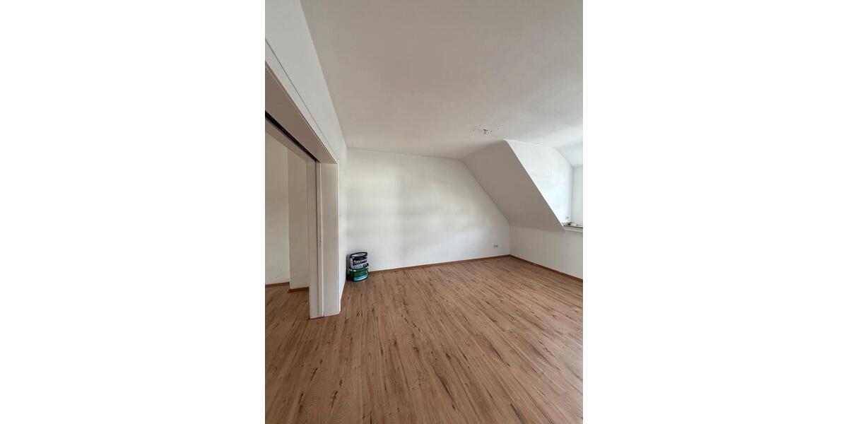 Dachgeschoßwohnung Gladbeck - 4.5 Zimmer, 83 m&sup2;, 750&euro; | Angebot:26231896